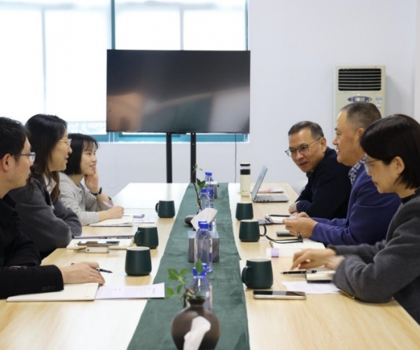 体贴眷注落实处，，政企同心营生长