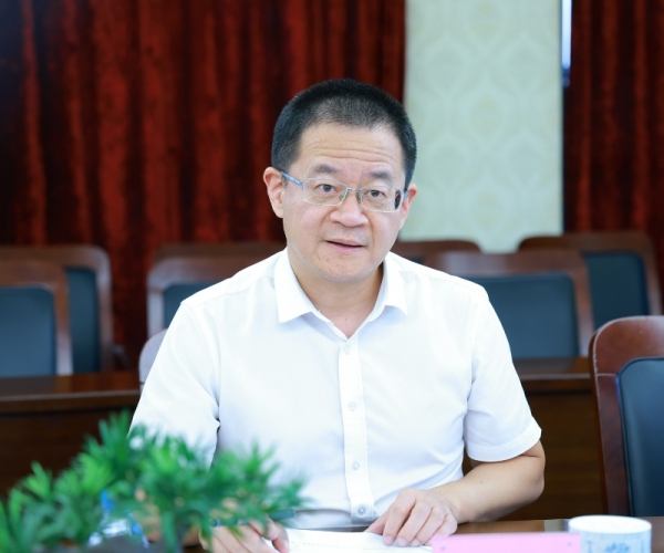 嘉市科技局吴根军书记调研九游老哥必备的交流社区丝绸